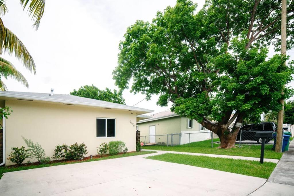 فيلا New House On The Block Near Miami Airport. المظهر الخارجي الصورة