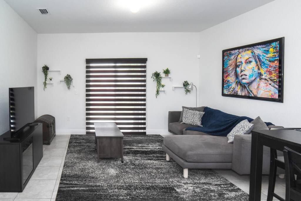 فيلا New House On The Block Near Miami Airport. المظهر الخارجي الصورة