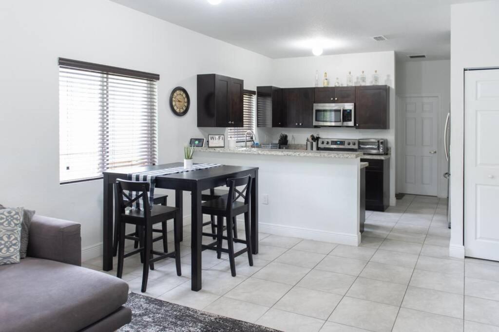 فيلا New House On The Block Near Miami Airport. المظهر الخارجي الصورة