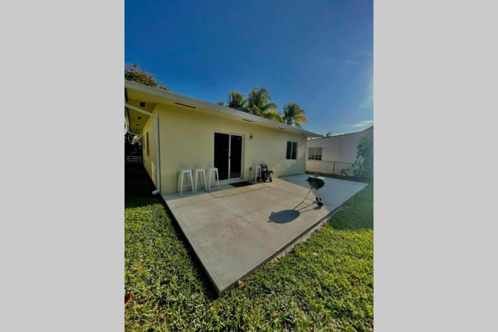 فيلا New House On The Block Near Miami Airport. المظهر الخارجي الصورة