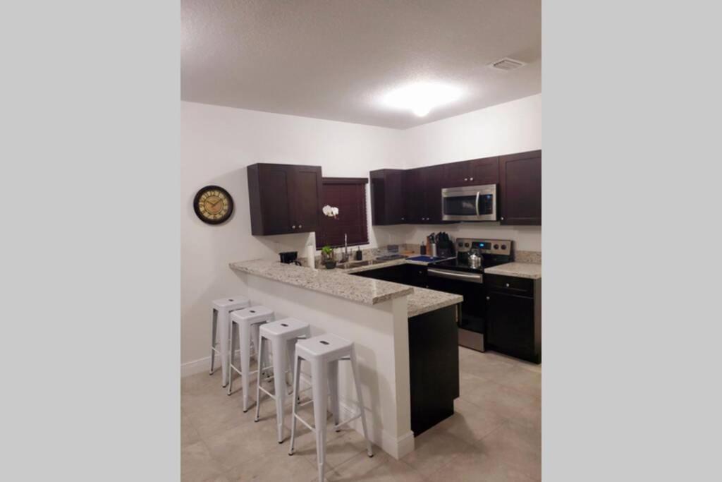 فيلا New House On The Block Near Miami Airport. المظهر الخارجي الصورة