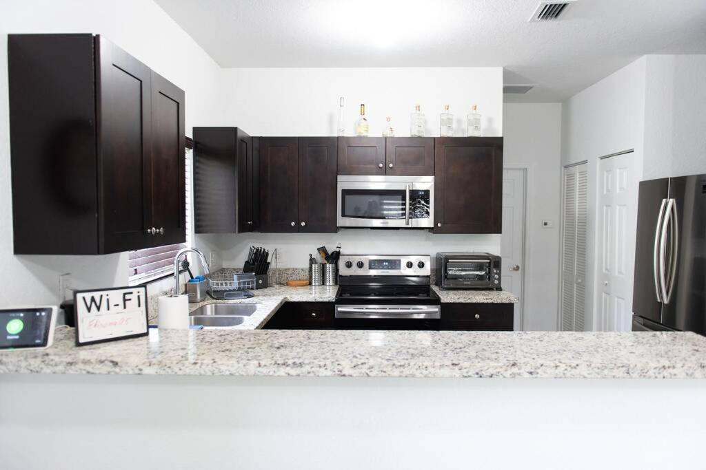 فيلا New House On The Block Near Miami Airport. المظهر الخارجي الصورة